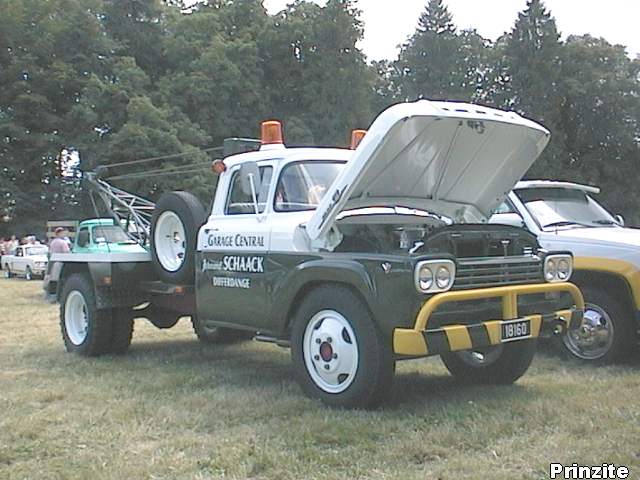 Ford F-500 tow truck